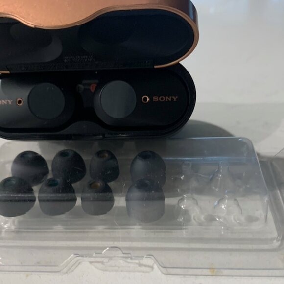 Sony noise-cancelling wireless headphones - Picture 4 of 5